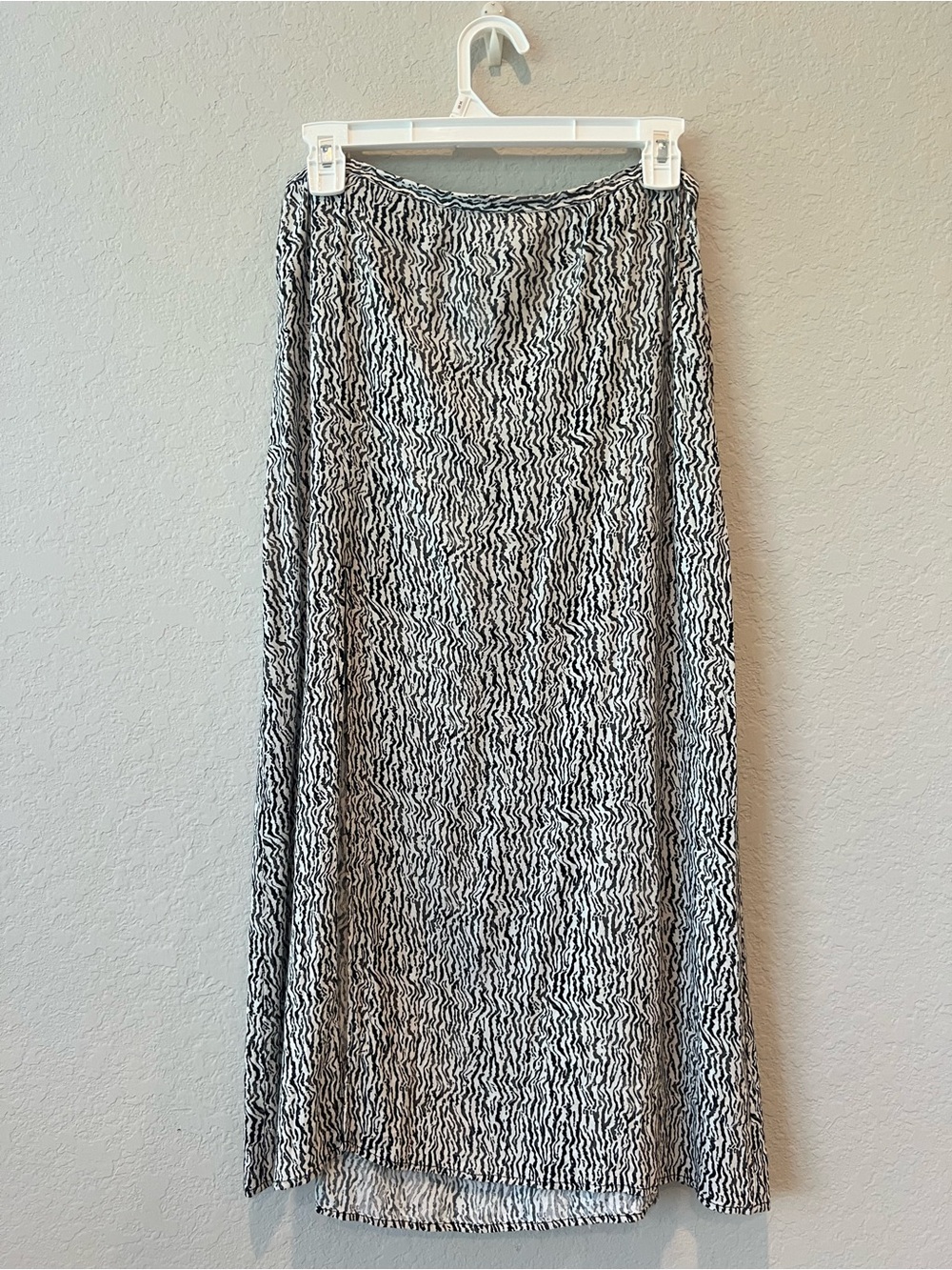 H&M Black and White Textured Maxi Skirt